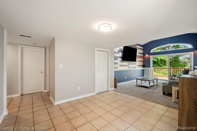 10492 Lake Shore Drive, Fenton, MI 48430