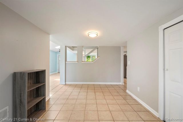 10492 Lake Shore Drive, Fenton, MI 48430