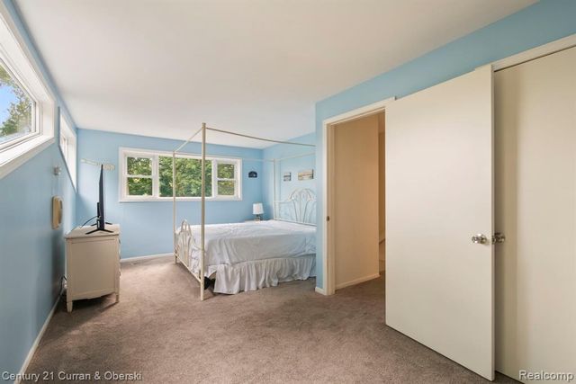 10492 Lake Shore Drive, Fenton, MI 48430