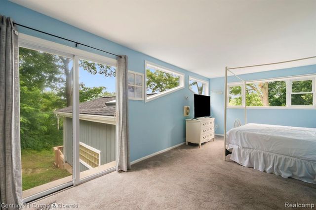 10492 Lake Shore Drive, Fenton, MI 48430