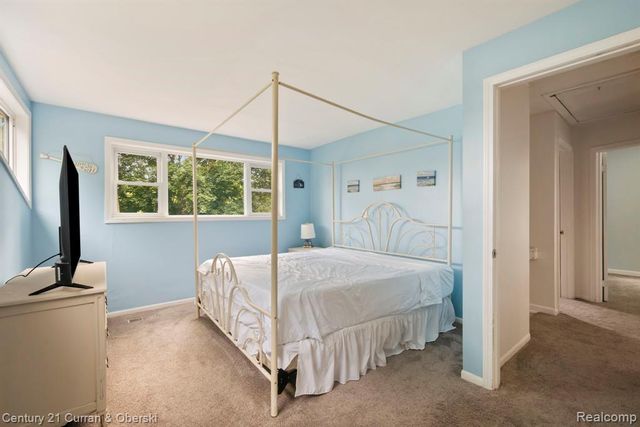 10492 Lake Shore Drive, Fenton, MI 48430