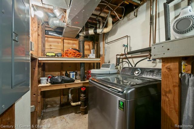 10492 Lake Shore Drive, Fenton, MI 48430