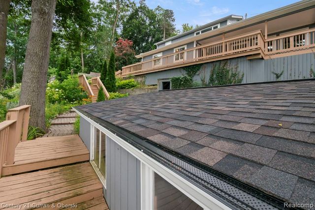 10492 Lake Shore Drive, Fenton, MI 48430