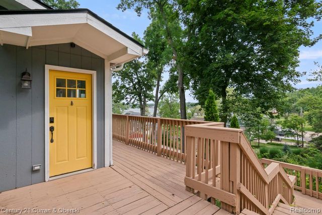 10492 Lake Shore Drive, Fenton, MI 48430