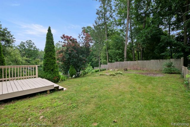 10492 Lake Shore Drive, Fenton, MI 48430