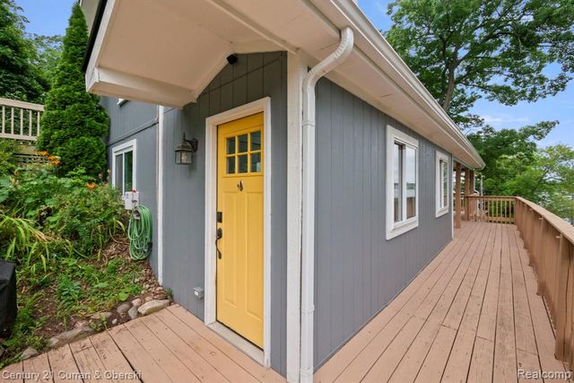 10492 Lake Shore Drive, Fenton, MI 48430