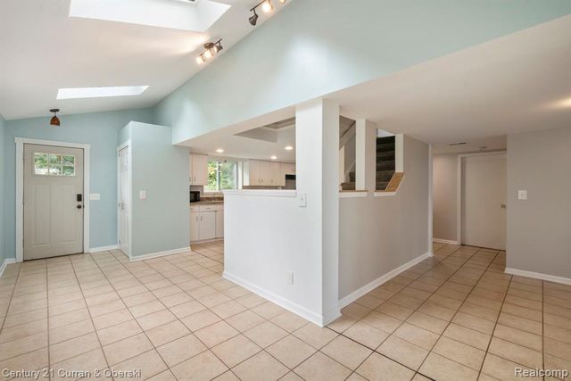 10492 Lake Shore Drive, Fenton, MI 48430
