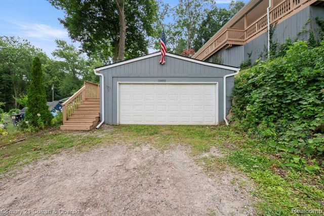 10492 Lake Shore Drive, Fenton, MI 48430