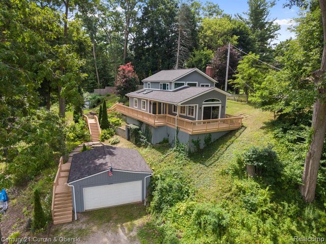 10492 Lake Shore Drive, Fenton, MI 48430