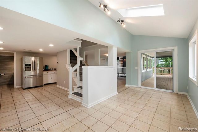 10492 Lake Shore Drive, Fenton, MI 48430