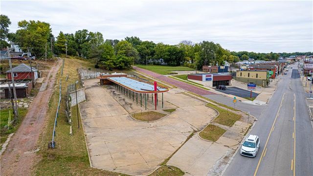 1317 Frederick Avenue, St Joseph, MO 64501