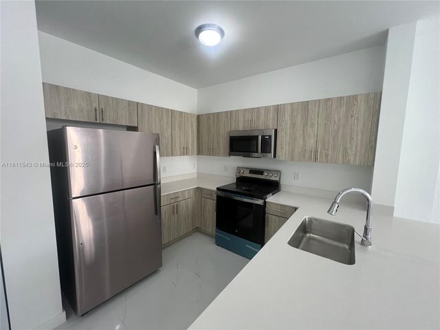 1010 SW 69th Ave 104, Miami, FL 33144