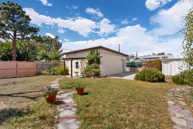 2723 Sierra Drive NE, Albuquerque, NM 87110