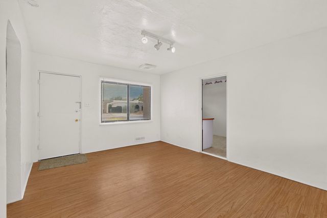 2723 Sierra Drive NE, Albuquerque, NM 87110