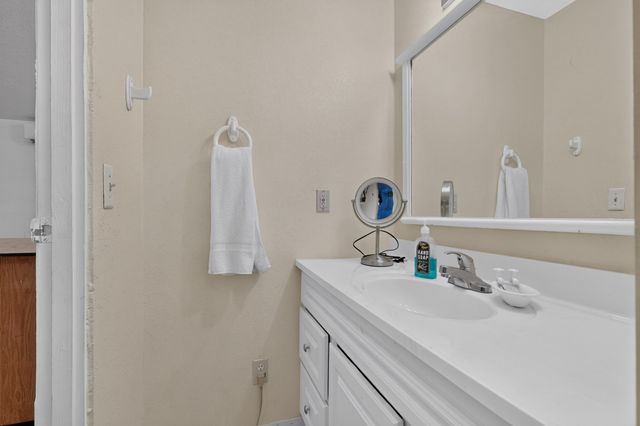 2723 Sierra Drive NE, Albuquerque, NM 87110
