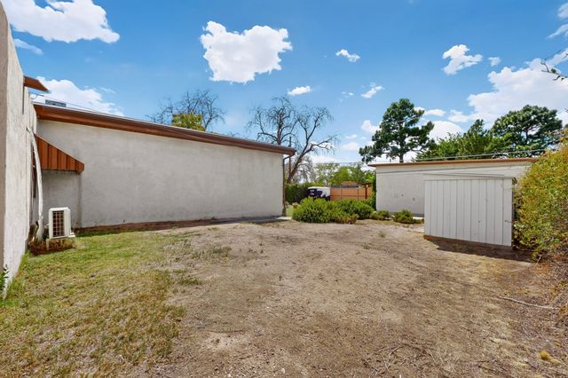 2723 Sierra Drive NE, Albuquerque, NM 87110