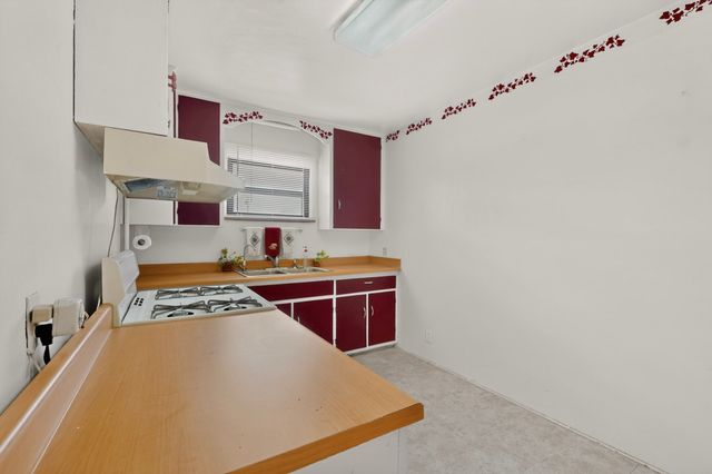 2723 Sierra Drive NE, Albuquerque, NM 87110