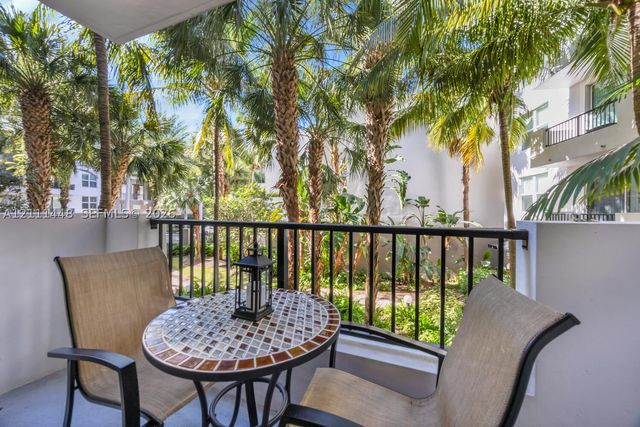 2421 NE 65th St 211, Fort Lauderdale, FL 33308