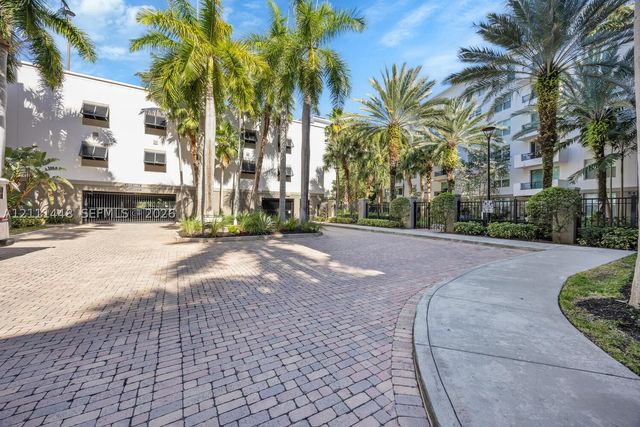 2421 NE 65th St 211, Fort Lauderdale, FL 33308