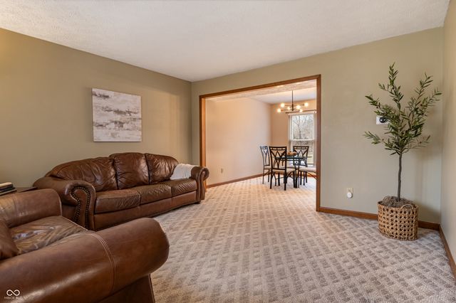 12427 Doe Lane, Indianapolis, IN 46236