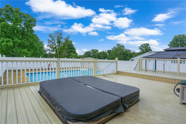 1505 Drespling Ln, Hickory Twp, PA 16101