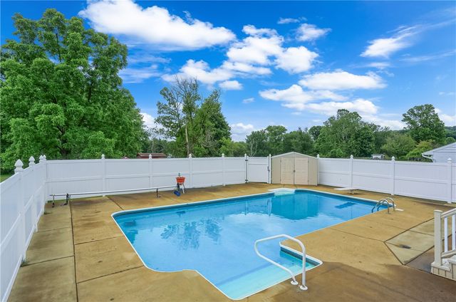 1505 Drespling Ln, Hickory Twp, PA 16101