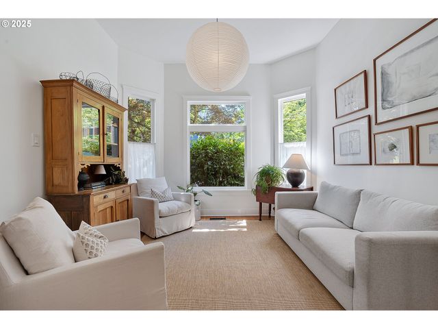 2373 Nw JOHNSON St, Portland, OR 97210