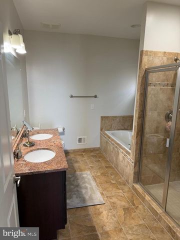 572 MARINA LANDING LN, Woodbridge, VA 22191