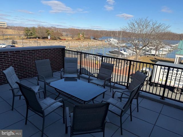 572 MARINA LANDING LN, Woodbridge, VA 22191