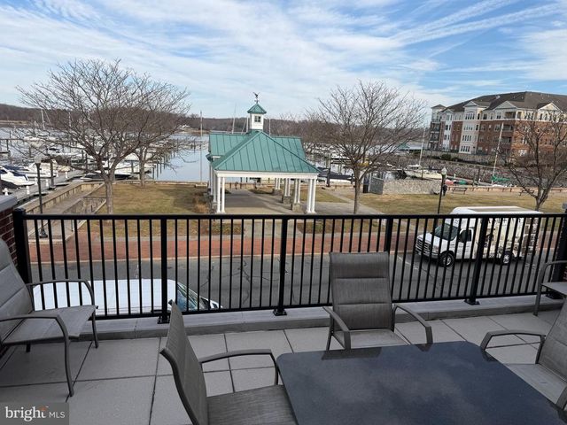 572 MARINA LANDING LN, Woodbridge, VA 22191