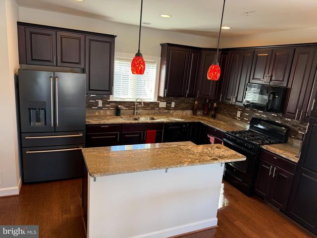 572 MARINA LANDING LN, Woodbridge, VA 22191