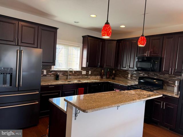 572 MARINA LANDING LN, Woodbridge, VA 22191