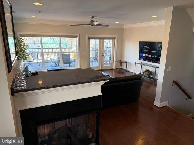 572 MARINA LANDING LN, Woodbridge, VA 22191