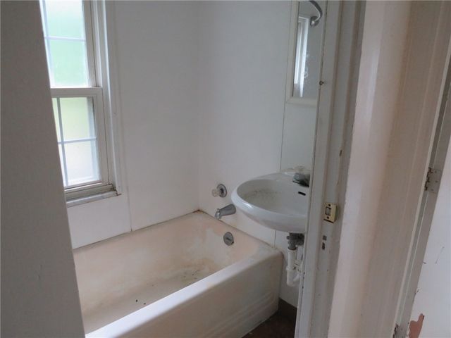 1111 Tyndall St, Sheraden, PA 15204