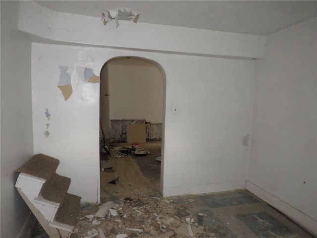 1111 Tyndall St, Sheraden, PA 15204