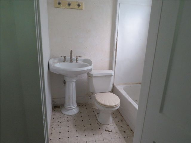 1111 Tyndall St, Sheraden, PA 15204
