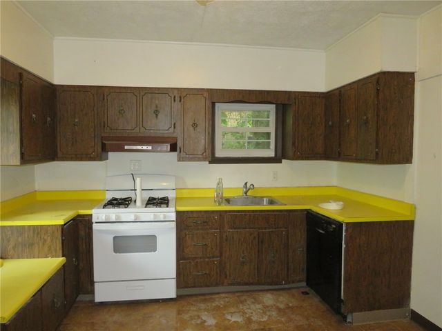 1111 Tyndall St, Sheraden, PA 15204