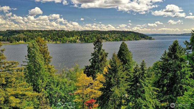 5035 NE 178th Street, Lake Forest Park, WA 98155