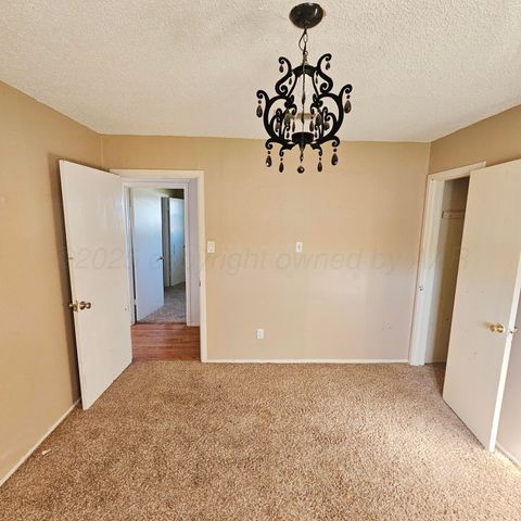 1302 S 3rd Street, Canadian, TX 79014