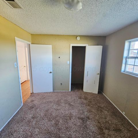 1302 S 3rd Street, Canadian, TX 79014