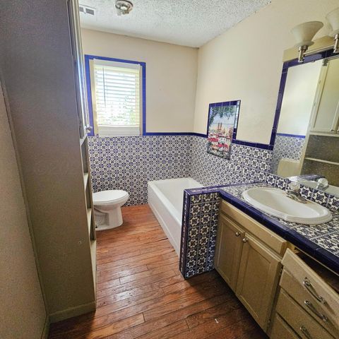 1302 S 3rd Street, Canadian, TX 79014