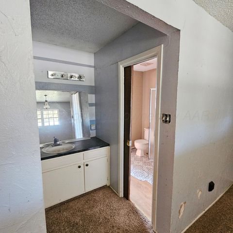 1302 S 3rd Street, Canadian, TX 79014