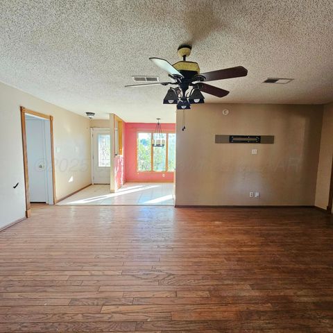 1302 S 3rd Street, Canadian, TX 79014