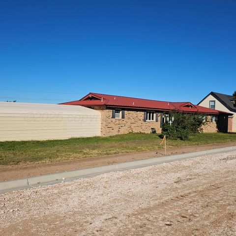 1302 S 3rd Street, Canadian, TX 79014