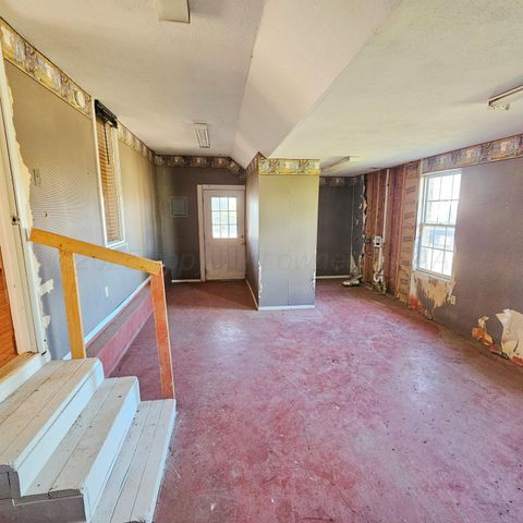 1302 S 3rd Street, Canadian, TX 79014