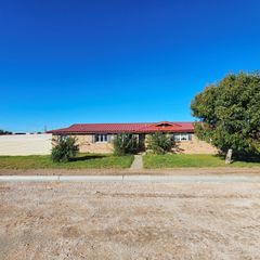 1302 S 3rd Street, Canadian, TX 79014