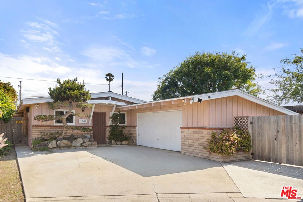 Image 1 of property listing at 11842 Lindblade Street, Culver City, CA 90230