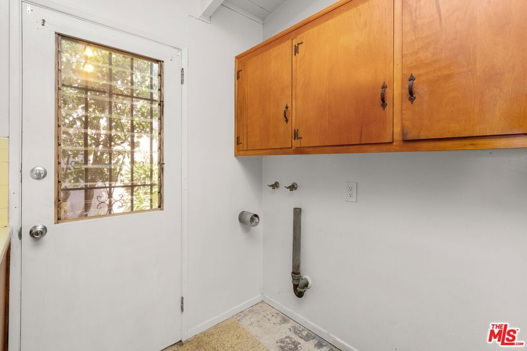 Image 13 of property listing at 11842 Lindblade Street, Culver City, CA 90230