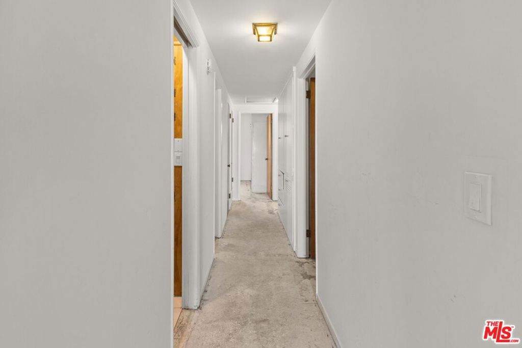 Image 14 of property listing at 11842 Lindblade Street, Culver City, CA 90230