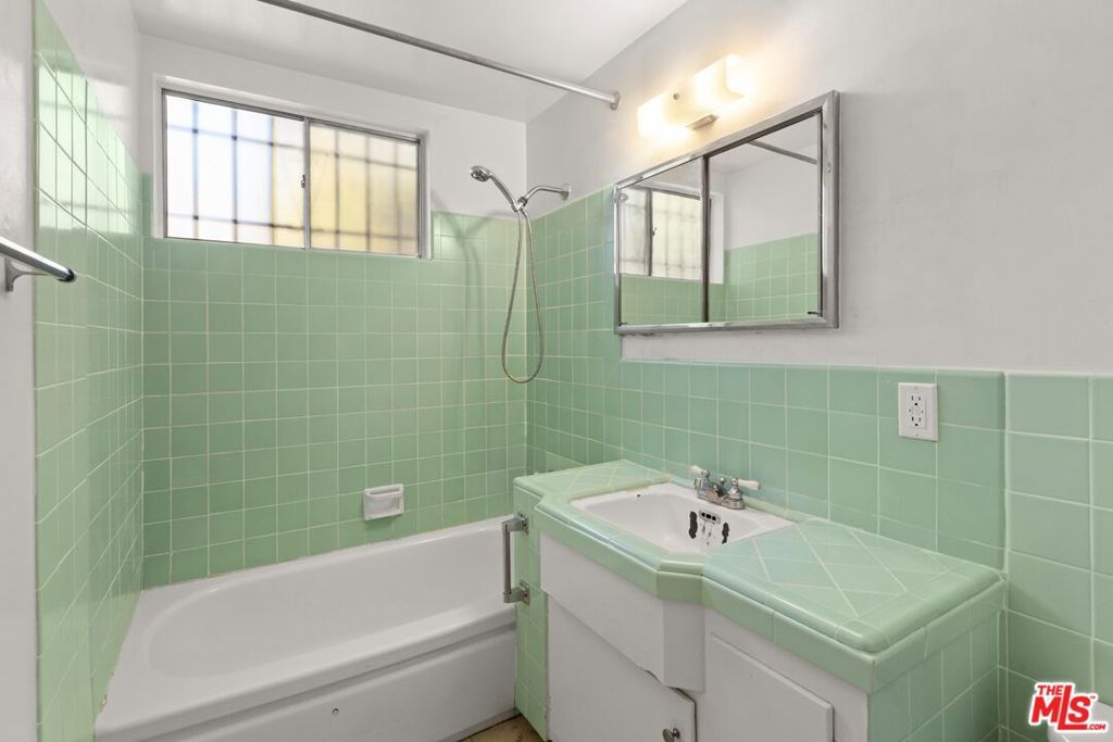 Image 17 of property listing at 11842 Lindblade Street, Culver City, CA 90230